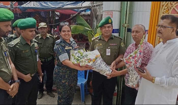 ঝালকাঠির পূজা মন্ডপ পরিদর্শনে আনসার ভিডিবি পরিচালক