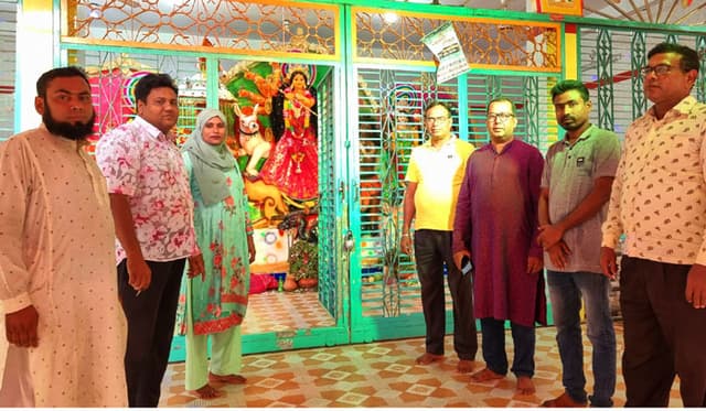 কেশবপুর উপজেলা প্রেসক্লাবের সাংবাদিকদের বিভিন্ন পূজা মন্ডপ পরিদর্শন