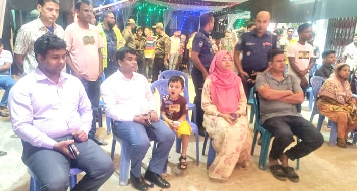 হিলিতে পুজামন্ডপ পরিদর্শনে অতিরিক্ত জেলা ম্যাজিস্ট্রেট