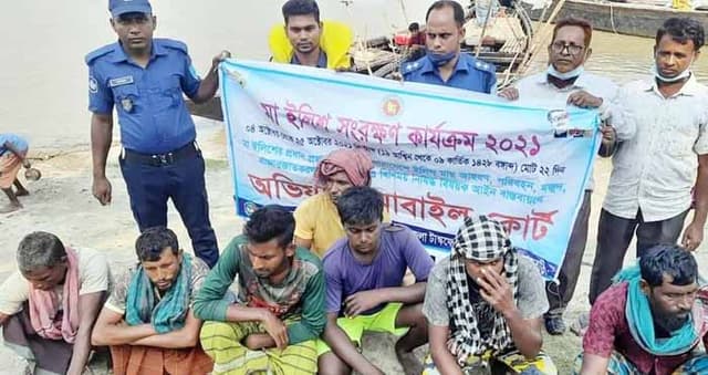 পদ্মায় অভিযানে ৭ জেলে আটক, কারেন্ট জাল জব্দ