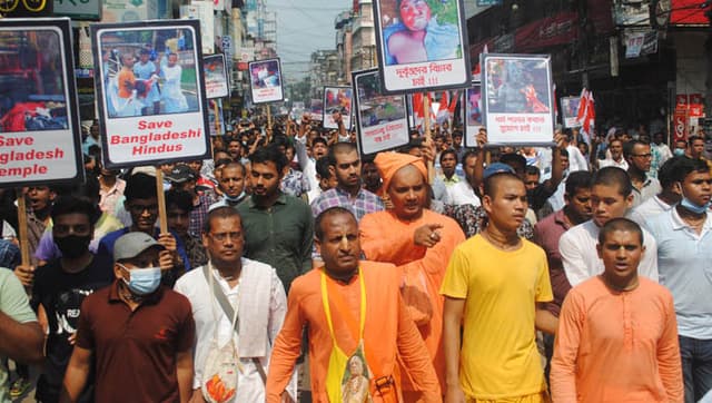 দেশব্যাপি সাম্প্রদায়িক হামলার প্রতিবাদে বরিশালে বিক্ষোভ