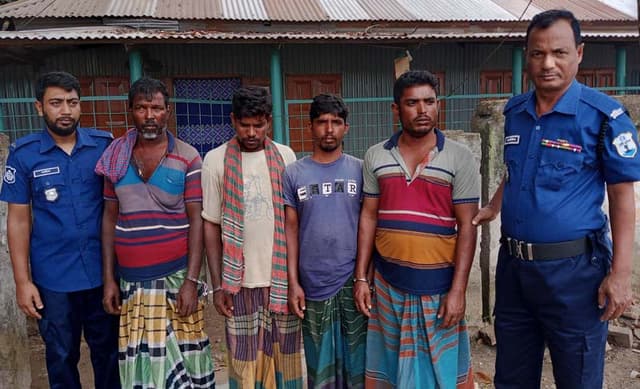 গোয়ালন্দে ৩৬ দিনে ৩৪ জেলে আটক, ২৮ লক্ষ মিটার জাল ধ্বংস