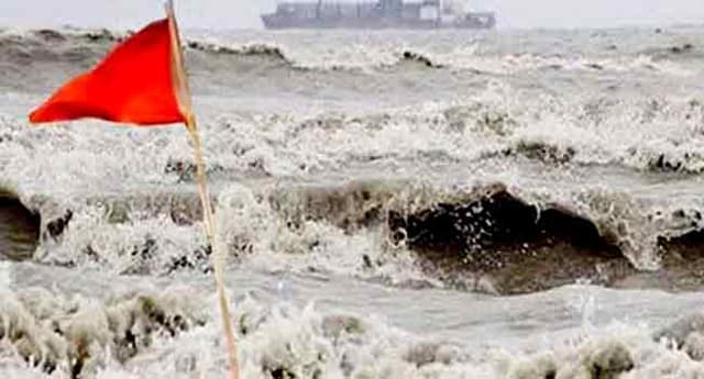 সমুদ্রবন্দরে ৩ নম্বর সতর্ক সংকেত, জলোচ্ছ্বাসের শঙ্কা