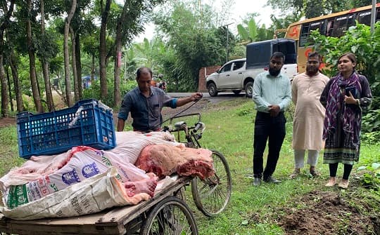 আগৈলঝাড়ায় মরা গরুর ৭ মন মাংস উদ্ধার, দোকান সিলগালা
