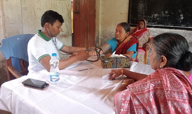দূর্গা পুজা উপলক্ষে কালকিনিতে দুইদিন ব্যাপি বিনামুল্যে স্বাস্থ্য সেবা