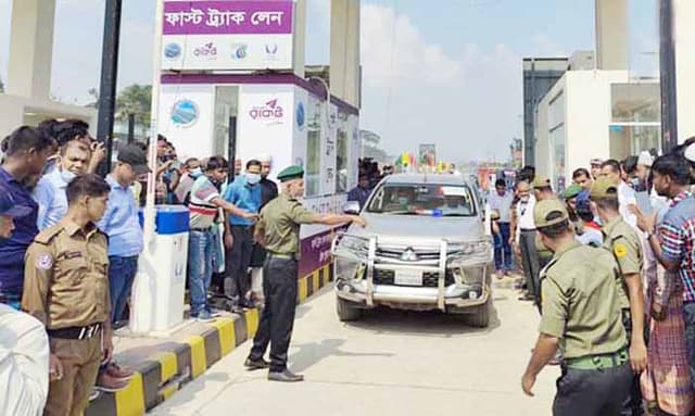 পায়রা সেতুতে যানবাহন চলাচল শুরু, উচ্চসিত চালক-যাত্রী