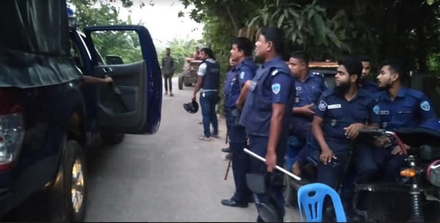 দেবীদ্বারে যুবলীগের সভায় দু'গ্রুপের ধাওয়া পাল্টা ধাওয়া; আহত-১৫
