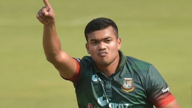 শুরুর দুই বলেই জোড়া উইকেট তাসকিনের