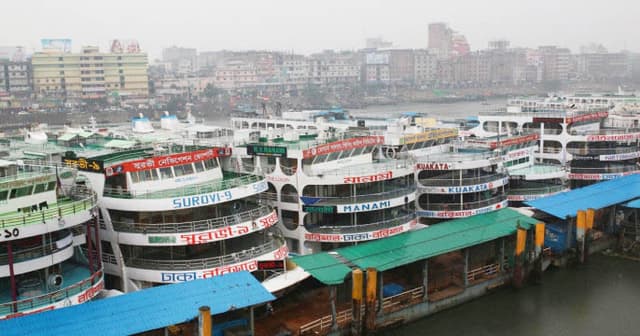 সব ধরনের নৌ চলাচল বন্ধের নির্দেশ