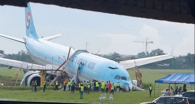 ১৭৩ আরোহী নিয়ে রানওয়ের বাইরে বিমান