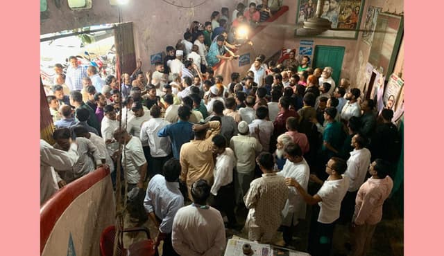 নোয়াখালীতে ‘মুজিব-একটি জাতির রূপকার’ দেখতে দর্শকদের উপচে পড়া ভিড়