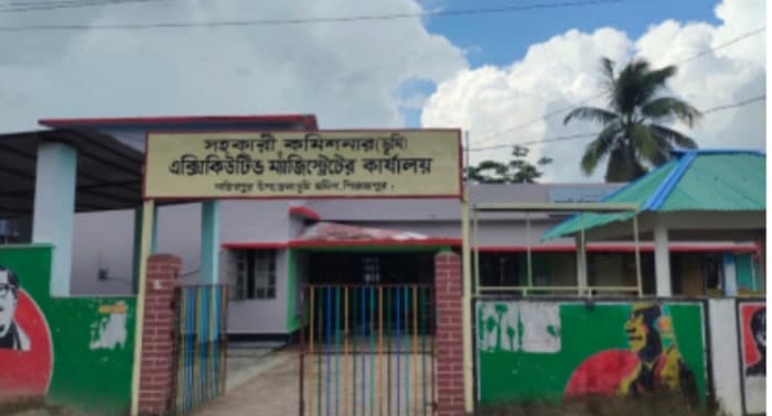 নাজিরপুরে ঘুষ কাণ্ড ! ৪ তহশিলদারকে বদলি