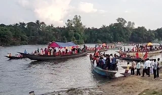 প্রতিমা বিসর্জনের মধ্য দিয়ে শেষ হলো আত্রাইয়ে শারদীয় দুর্গোৎসব
