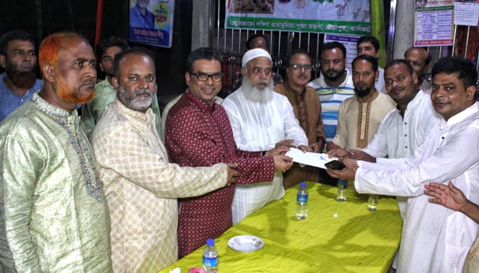 রাজাপুর ও কাঁঠালিয়ায় ৭৪ টি পূজা মন্ডপে নগদ অর্থ উপহার