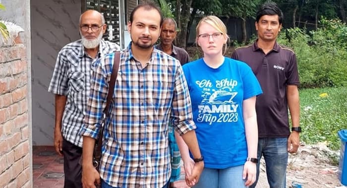 প্রেমের টানে পাবনায় আমেরিকান তরুণী