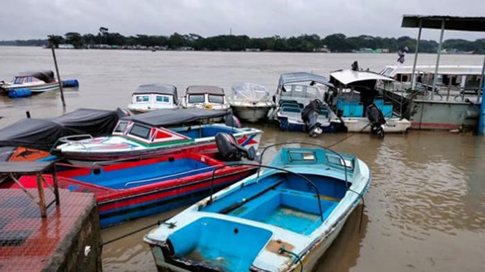 বরিশালে অভিযানেও থেমে নেই অবৈধ স্পিডবোট চলাচল