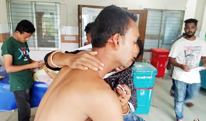 বিয়েবাড়িতে বেশি মাংস চাওয়ায় কনেপক্ষের মারধরে আহত ৩