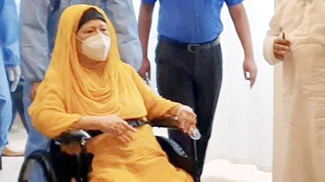 অস্ত্রোপচার চলছে খালেদা জিয়ার