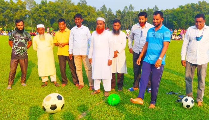 ধামইরহাটে আন্তঃউপজেলা ফুটবল টূর্নামেন্টের সেমিফাইনাল উদ্বোধন