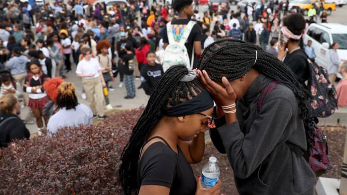 যুক্তরাষ্ট্রে স্কুলে বন্দুক হামলায় নিহত ৩, আহত ৭