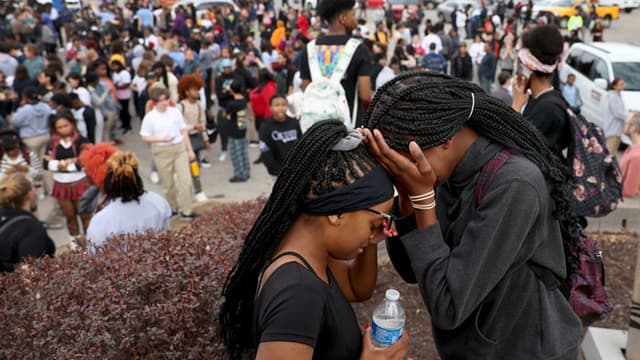 যুক্তরাষ্ট্রে স্কুলে বন্দুক হামলায় নিহত ৩, আহত ৭