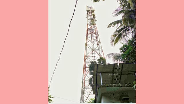 ঝালকাঠিতে বিদ্যুৎ চলে গেলে নেটওয়ার্ক থাকে না গ্রামীনফোনে!