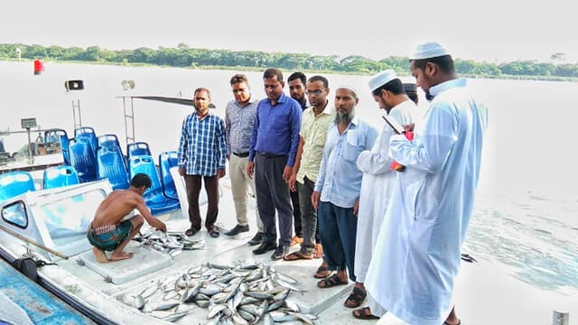 ঝালকাঠিতে ৪০ হাজার মিটার জাল, ৪৩ কেজি মা ইলিশ জব্দ
