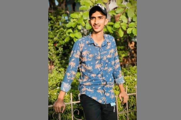 নির্মাণাধীন ছাদ থেকে পড়ে স্কুল ছাত্রের মৃত্যু