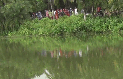 পুকুরে মিললো একই পরিবারের তিনজনের মরদেহ
