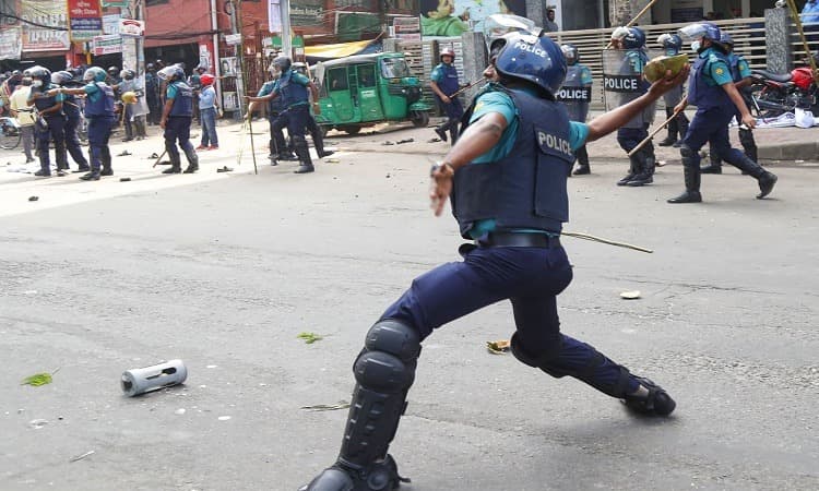 নয়া পল্টনে বিএনপি নেতাকর্মীদের সঙ্গে পুলিশের সংঘর্ষ