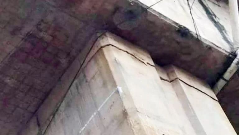 নির্মাণ ত্রুটির কারণে ফ্লাইওভারের পিলারে ফাটল : চসিক মেয়র