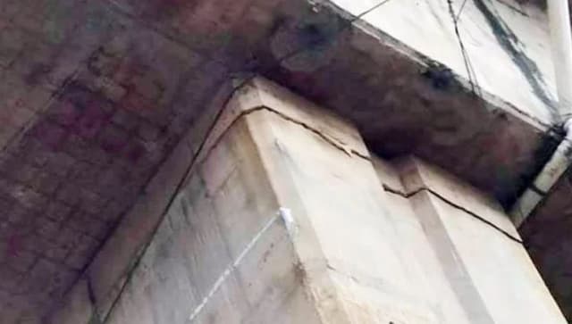 নির্মাণ ত্রুটির কারণে ফ্লাইওভারের পিলারে ফাটল : চসিক মেয়র