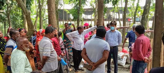গোয়ালন্দে ভ্রাম্যমাণ আদালতে মুরগীর খামারীকে জরিমানা