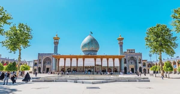 ইরানে মাজারে বন্দুকধারীদের হামলায় নিহত ১৫