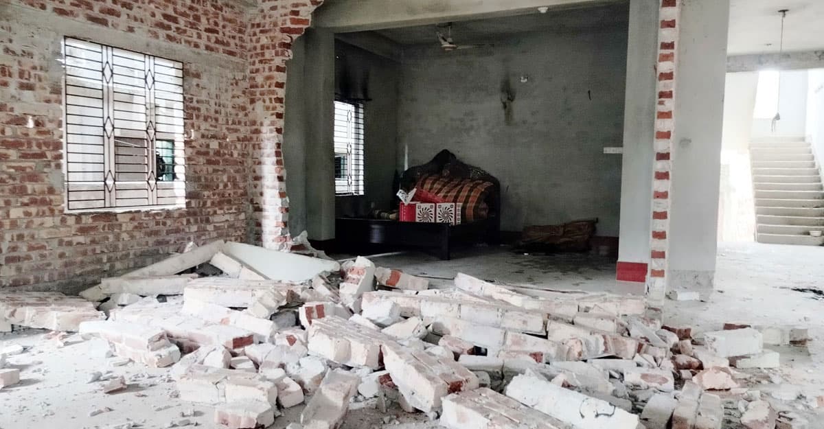 মানিকগঞ্জে বিস্ফোরণে দগ্ধ স্বামীর মৃত্যু, আশঙ্কাজনক স্ত্রী-সন্তান