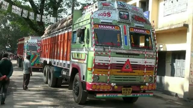 হিলি স্থলবন্দর দিয়ে আমদানি রফতানি শুরু