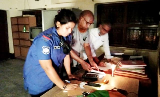 সার্জেন্ট জরিমানা করায় ট্রাফিক অফিসের বিদ্যুৎ বিচ্ছিন্ন!