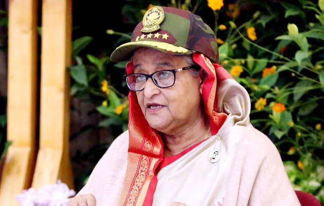সেনাবাহিনীকে সর্বোচ্চ ত্যাগ স্বীকারে প্রস্তুত থাকার আহ্বান: প্রধানমন্ত্রী