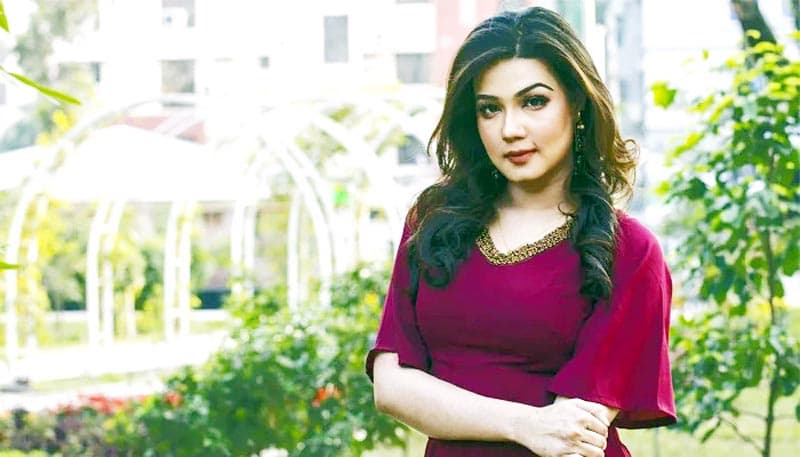 রাজনীতির মাঠে নামলেন চিত্রনায়িকা মাহি