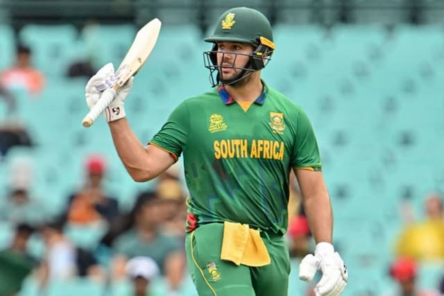 রুশোর শতক, ভীষণ চাপে বাংলাদেশ