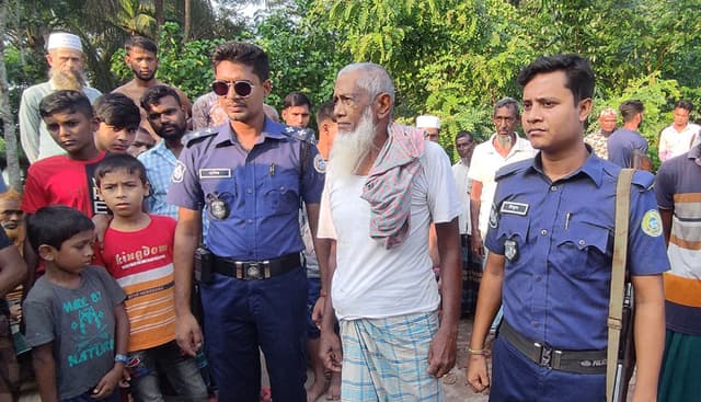 সরকারি খালে বাঁধ, ৫০ হাজার টাকা জরিমানা