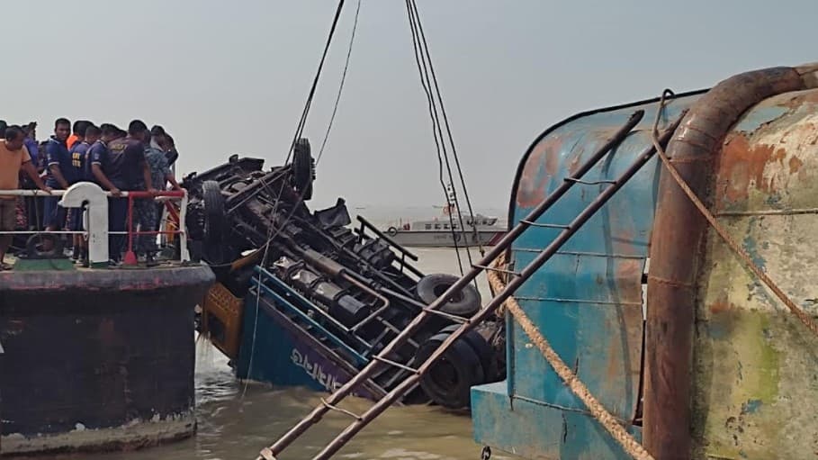 ২০ ঘন্টার অভিযানে ১০টি ট্রাক ও এক মটরসাইকেল উদ্ধার