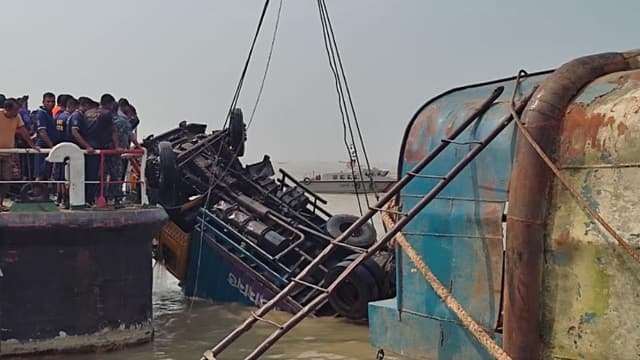 ২০ ঘন্টার অভিযানে ১০টি ট্রাক ও এক মটরসাইকেল উদ্ধার