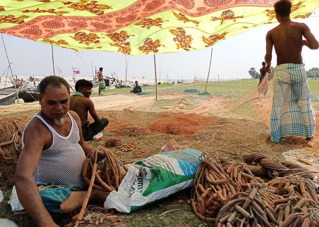 ২২ দিনের দীর্ঘ বিরতির পর নদীতে নামতে জেলেদের প্রস্তুতি
