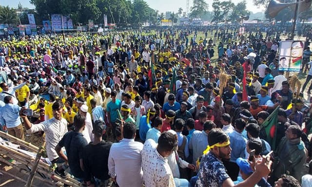 রংপুরে ঈদগাহ মাঠে বাড়ছে বিএনপি নেতাকর্মীদের ভিড়