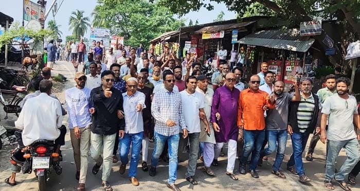 নাটোরের রাজপথে আ.লীগ, ঘর থেকে বের হয়নি বিএনপি নেতাকর্মী