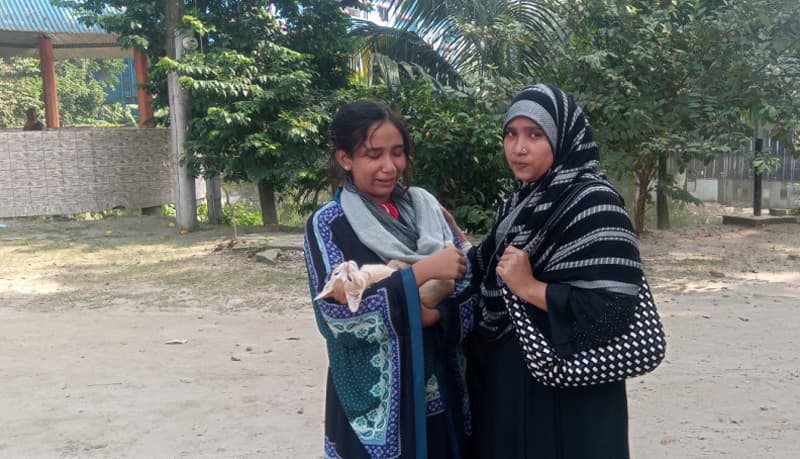 মৃত বিড়াল নিয়ে থানায় কিশোরী, বিচার দাবী
