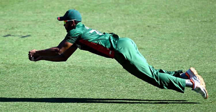 তাসকিনের পর এবার জোড়া উইকেট মুস্তাফিজের