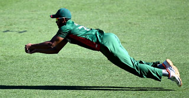 তাসকিনের পর এবার জোড়া উইকেট মুস্তাফিজের