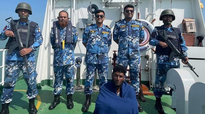 উদ্ধারকৃত জেলেকে বাংলাদেশ কোস্ট গার্ডের নিকট হস্তান্তর